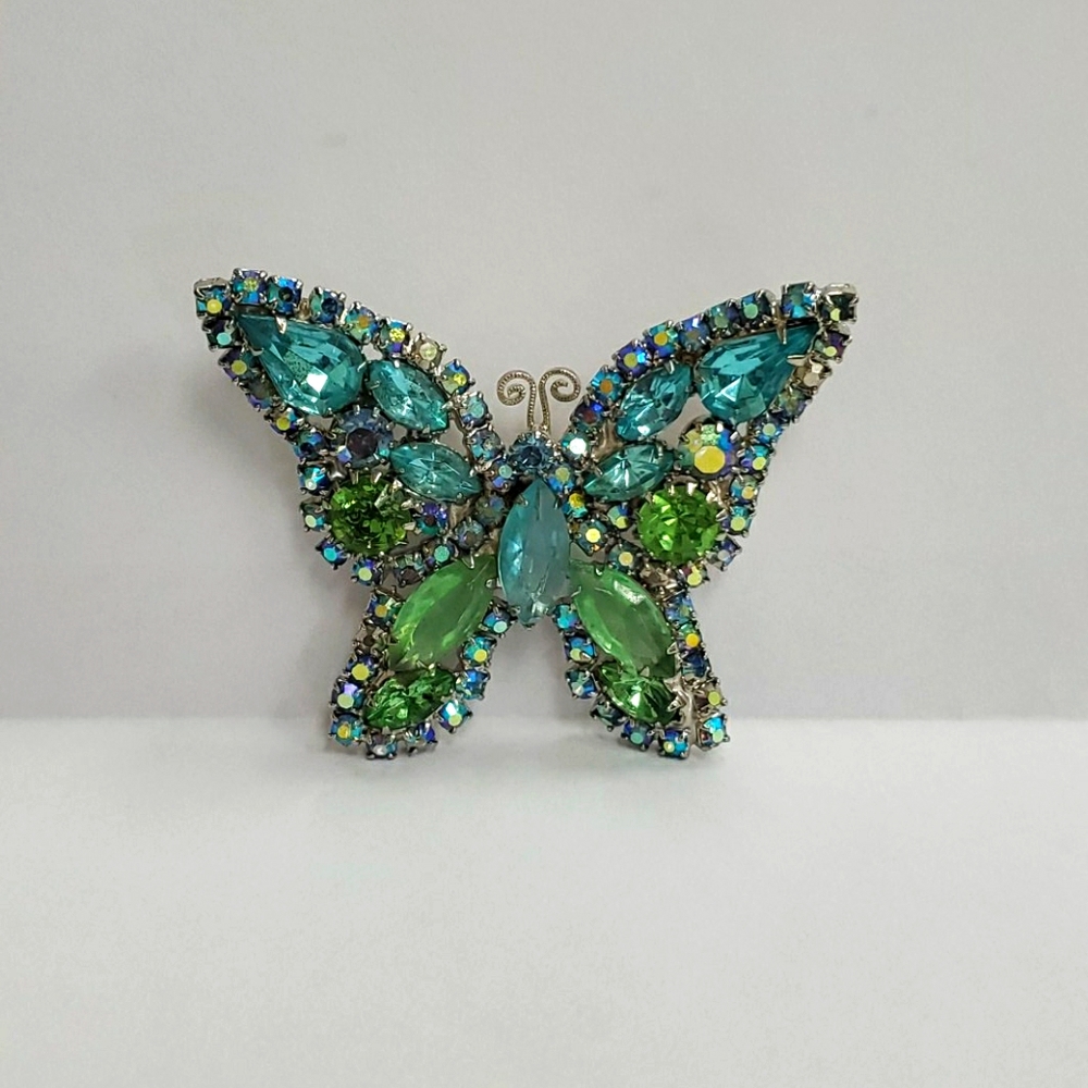 Weis Brooch different shades of blue and green